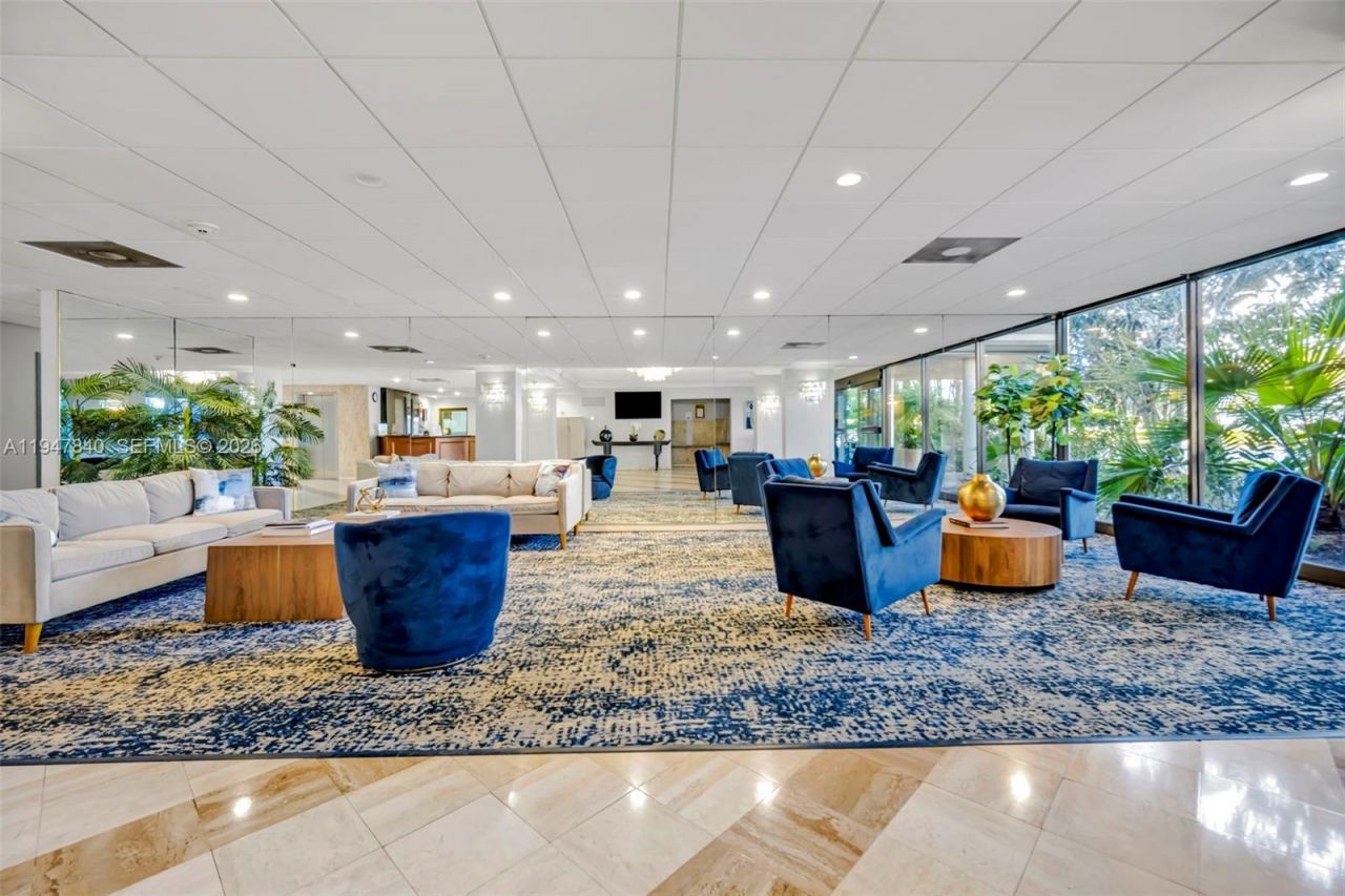 3800 Hillcrest Dr, Unit 316, Hollywood, FL 33021 Photo