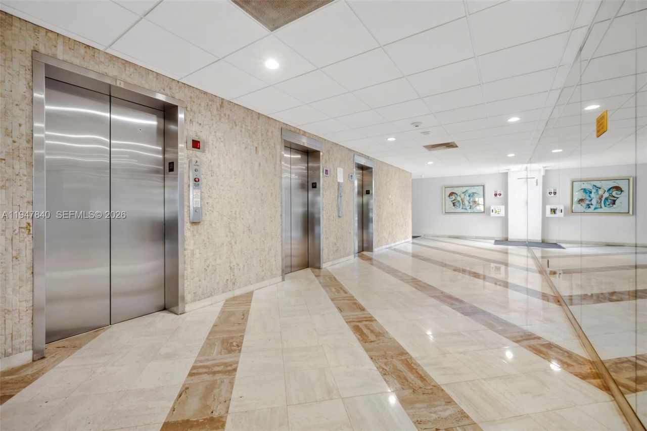 3800 Hillcrest Dr, Unit 316, Hollywood, FL 33021 Photo