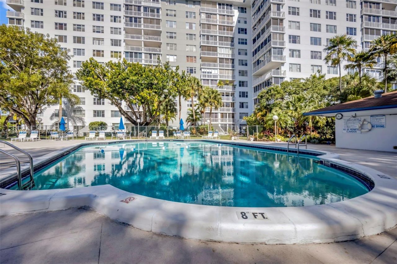 3800 Hillcrest Dr, Unit 316, Hollywood, FL 33021 Photo