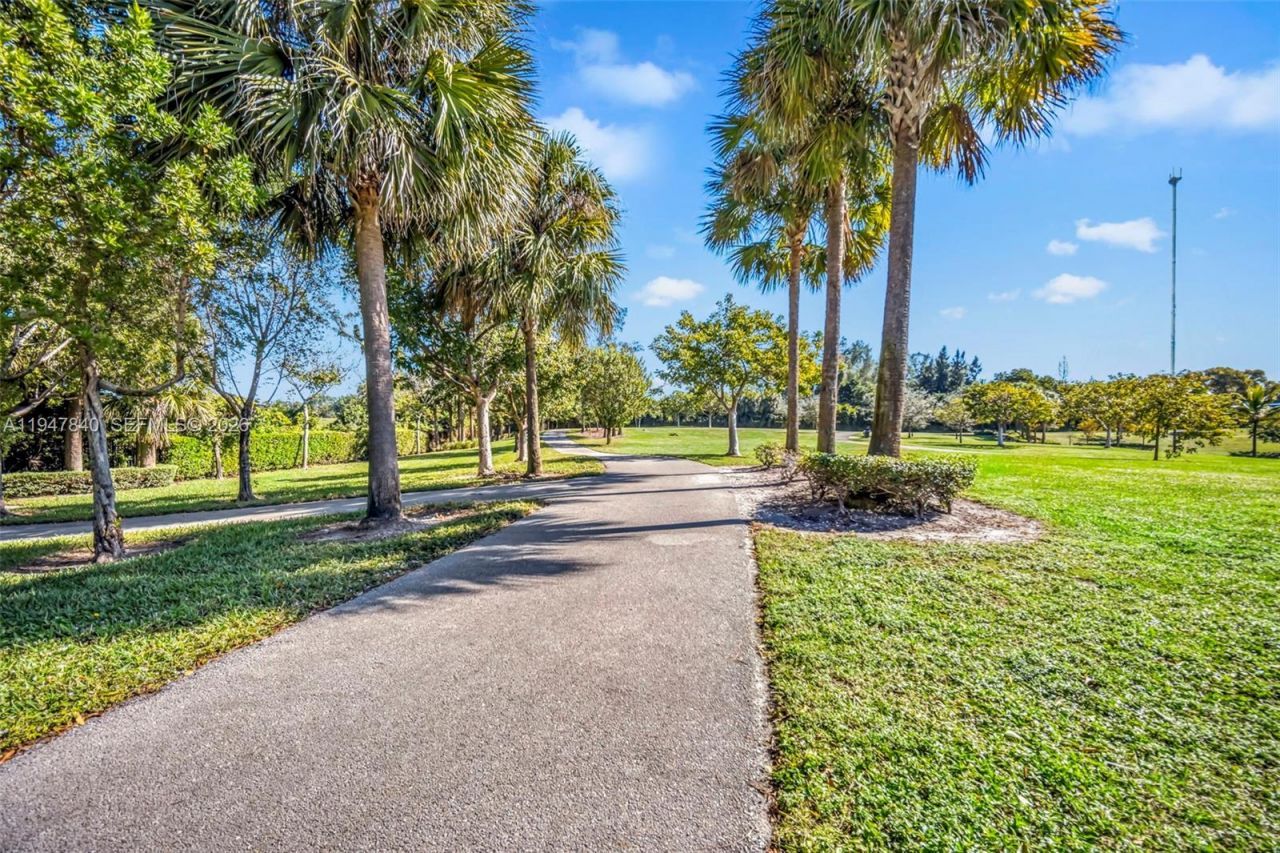 3800 Hillcrest Dr, Unit 316, Hollywood, FL 33021 Photo