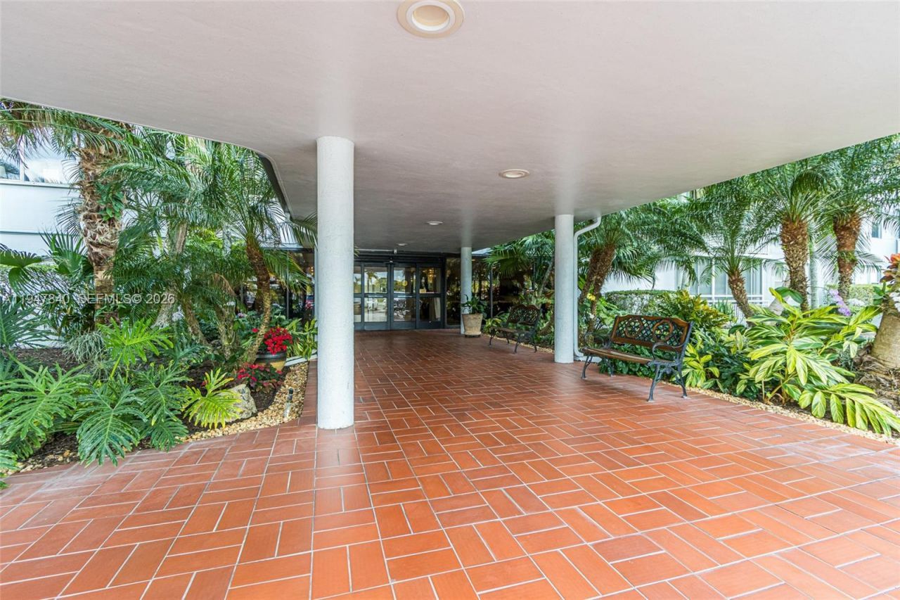 3800 Hillcrest Dr, Unit 316, Hollywood, FL 33021 Photo