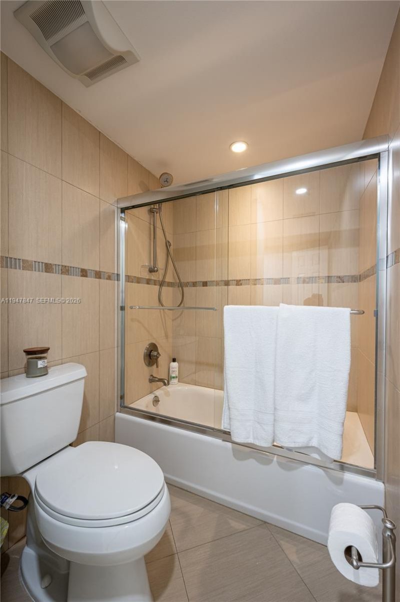 Please Call For Address, Unit 9J, Hollywood, FL 33019 Photo