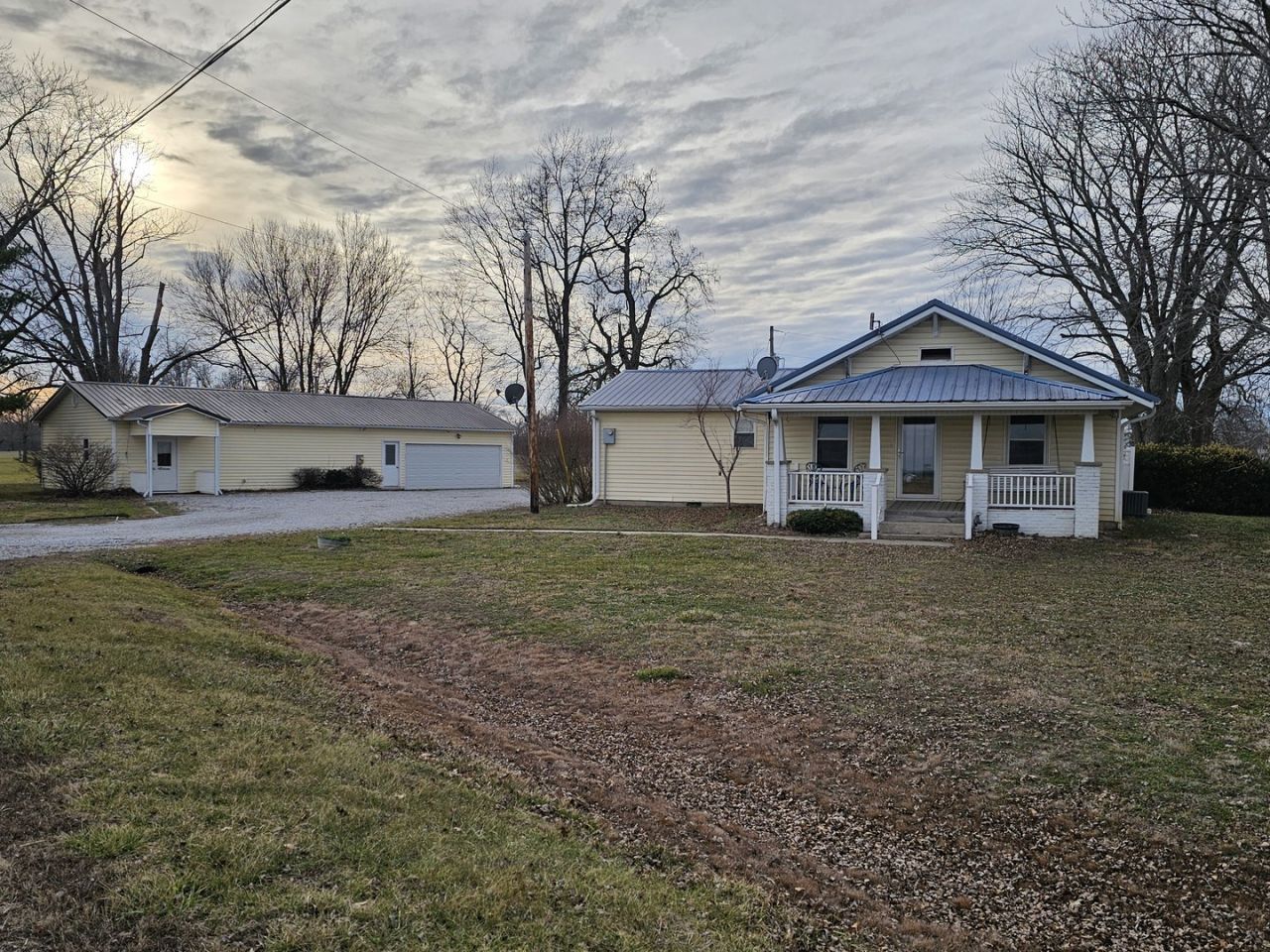 793 County Road 635 E, Wayne City, IL 62895 Main Photo