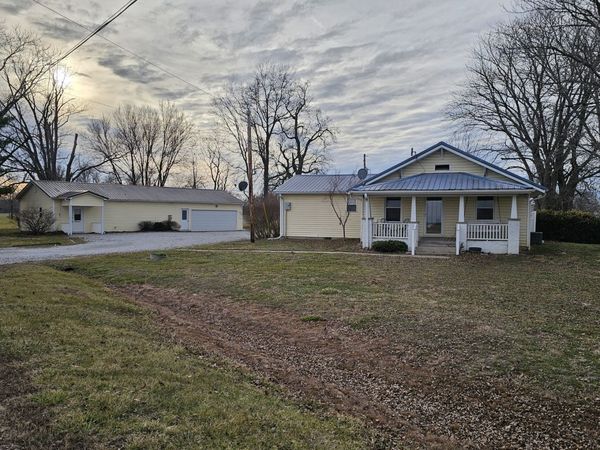 793 County Road 635 E, Wayne City, IL 62895