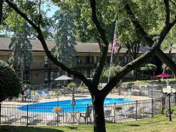 995 N Cass Lake Road, Waterford Twp, MI 48328