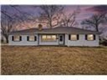 6017 N Howard Avenue, Gladstone, MO 64118