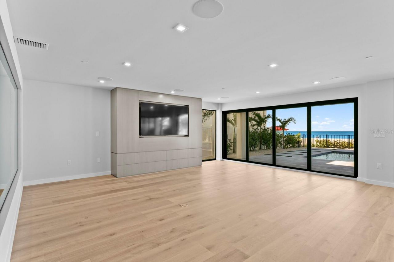 70 Gulf Boulevard, Indian Rocks Beach, FL 33785 Photo