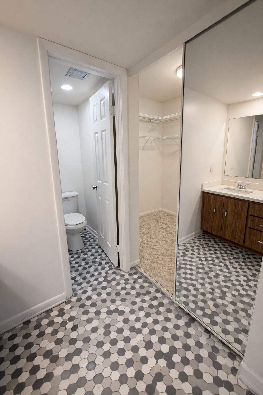 3826 Whitehall Drive, Unit 305, West Palm Beach, FL 33401 Photo