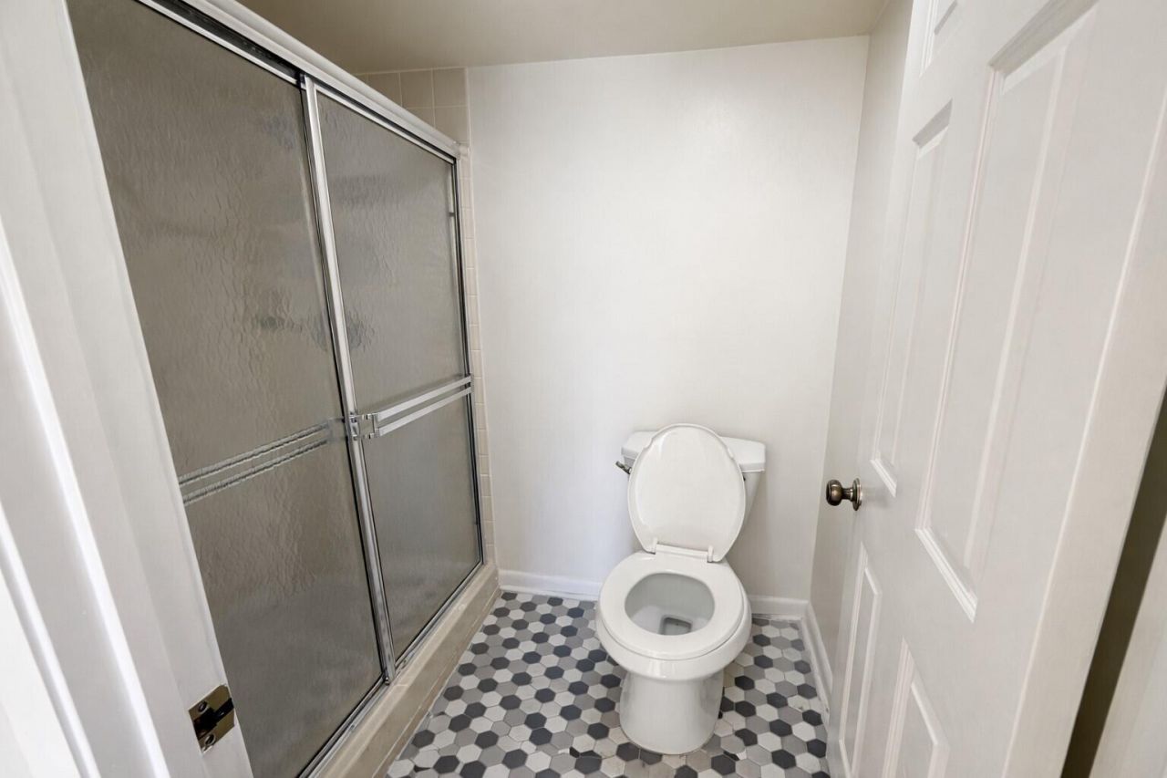 3826 Whitehall Drive, Unit 305, West Palm Beach, FL 33401 Photo