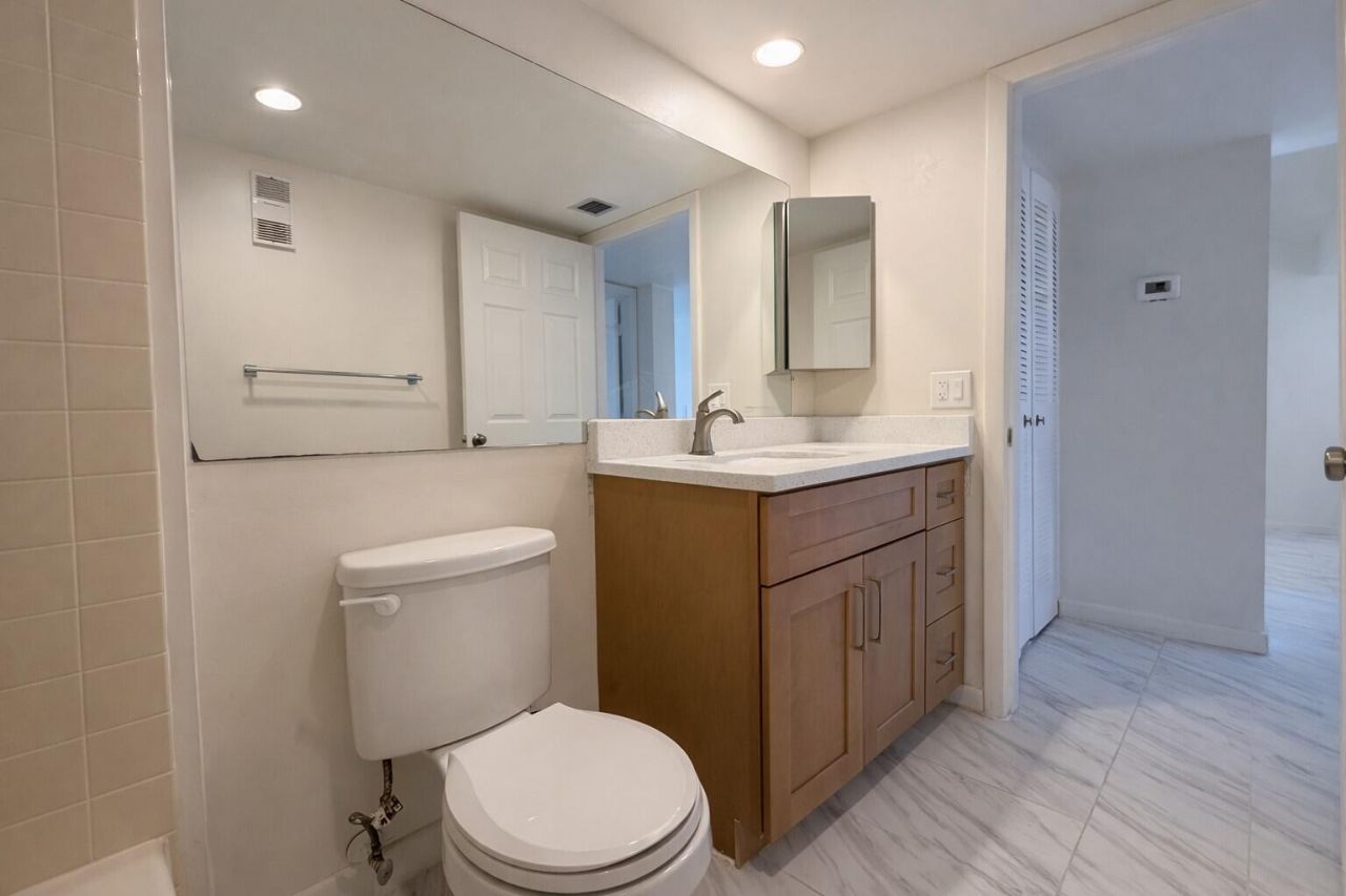 3826 Whitehall Drive, Unit 305, West Palm Beach, FL 33401 Photo