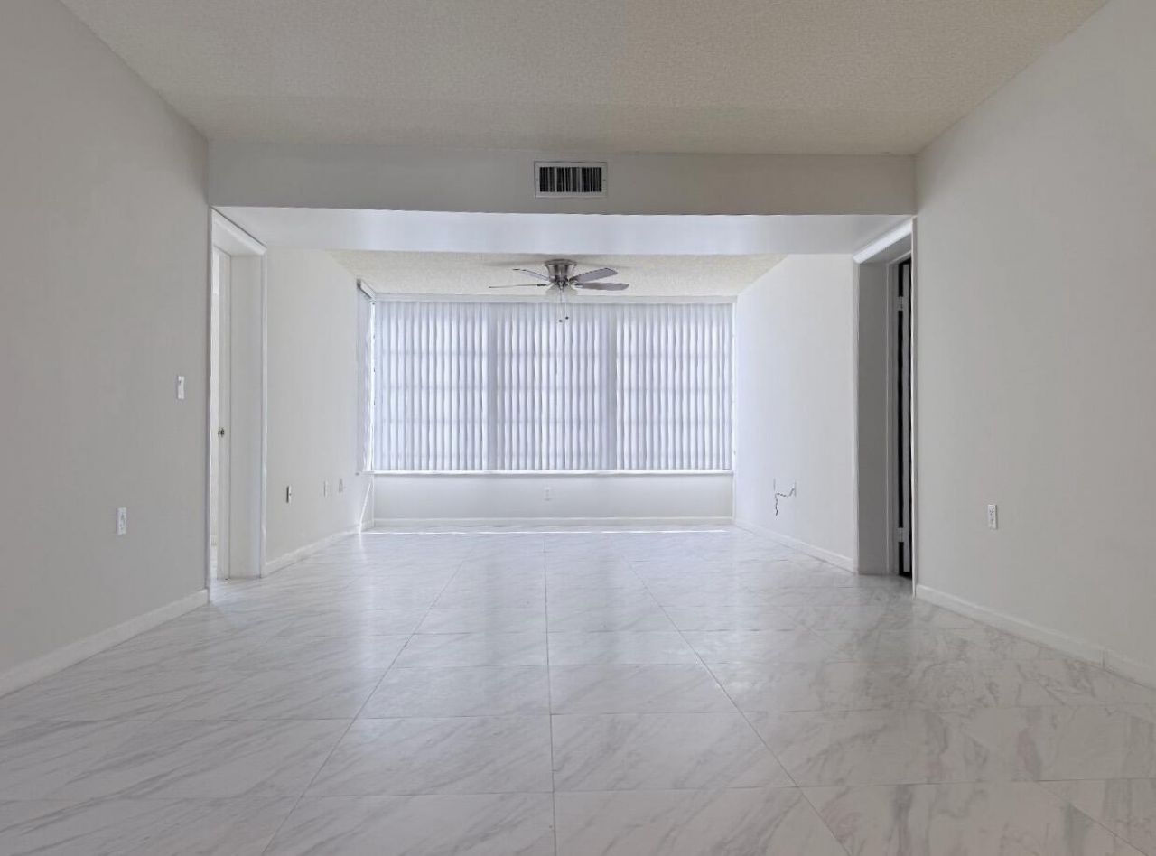 3826 Whitehall Drive, Unit 305, West Palm Beach, FL 33401 Photo