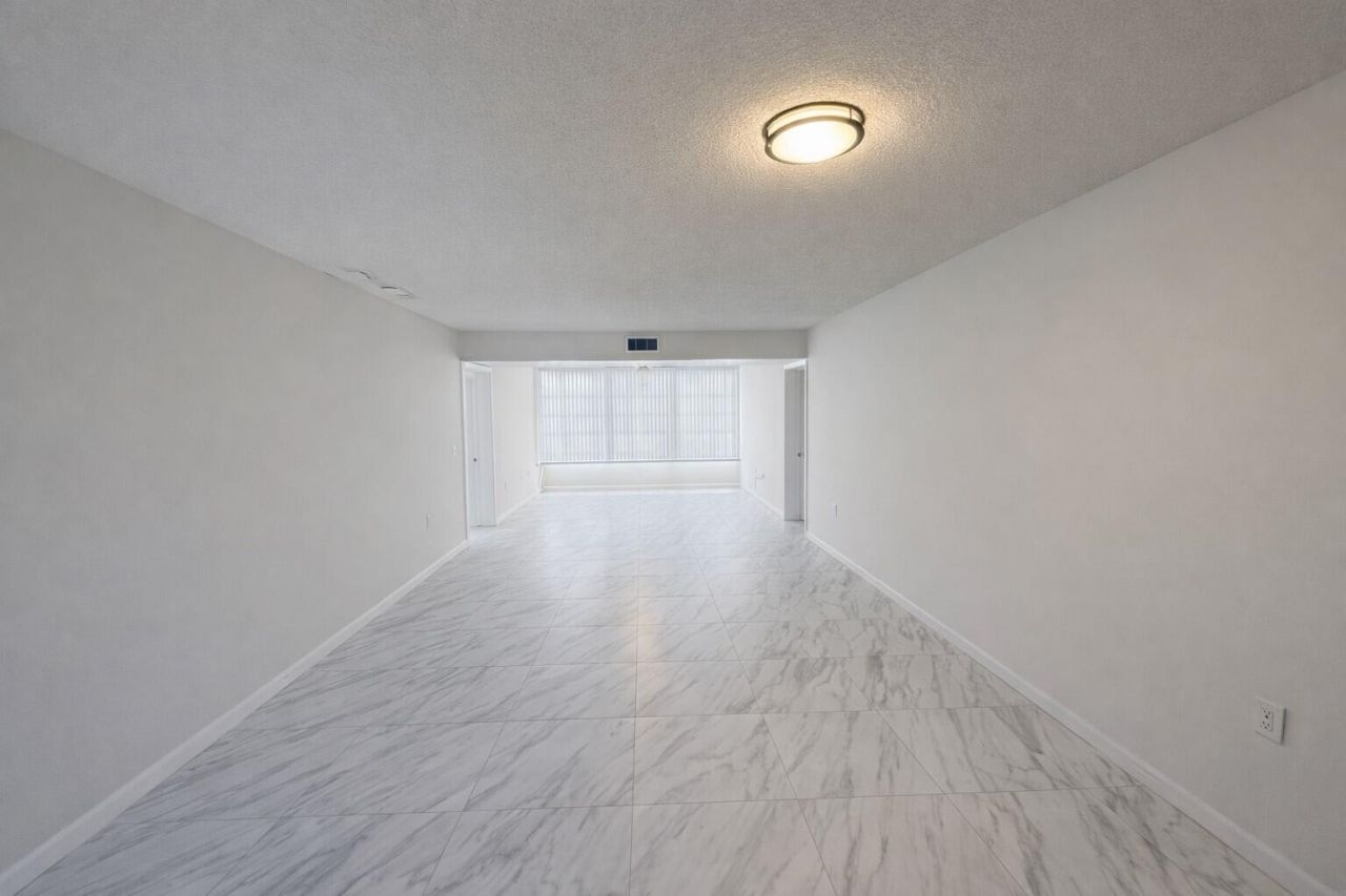 3826 Whitehall Drive, Unit 305, West Palm Beach, FL 33401 Photo