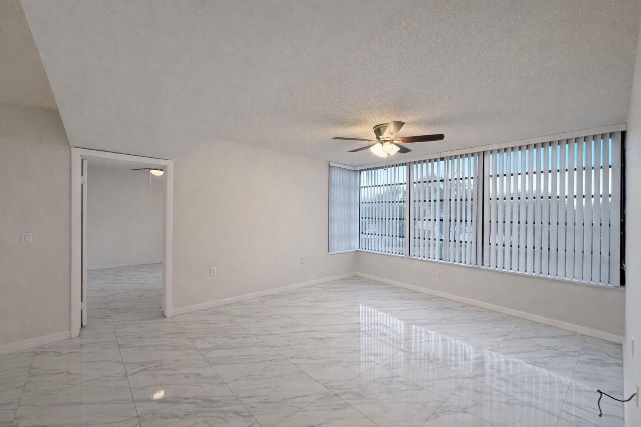 3826 Whitehall Drive, Unit 305, West Palm Beach, FL 33401 Photo