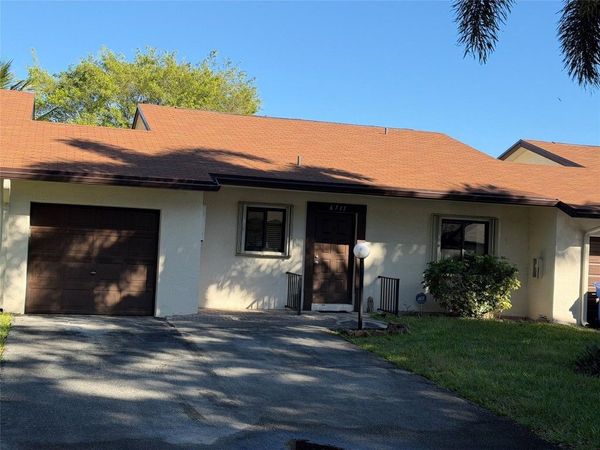 6711 S Parkway Dr, Unit 2-10, Margate, FL 33068