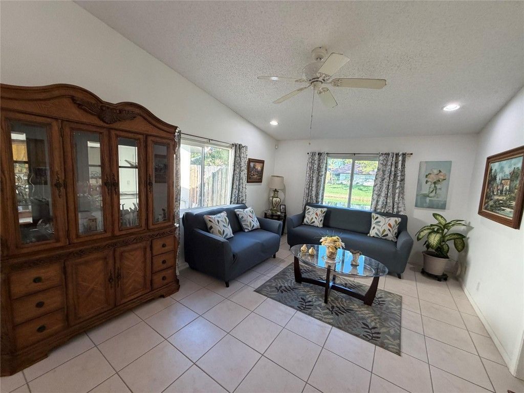 6711 S Parkway Drive, Unit 2-10, Margate, FL 33068 Photo
