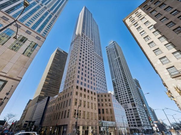 950 N MICHIGAN Avenue, Unit 2704, Chicago, IL 60611