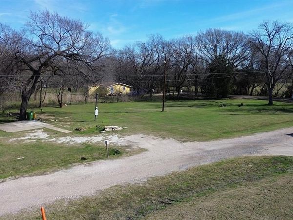 304 N Miller Avenue , Hubbard, TX 76648