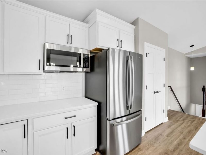 482 Meadow Trail SW, Hartville, OH 44632 Photo 5