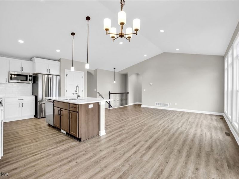 482 Meadow Trail SW, Hartville, OH 44632 Photo 7