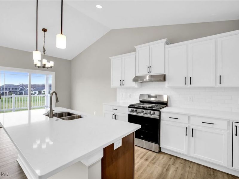 482 Meadow Trail SW, Hartville, OH 44632 Photo 8