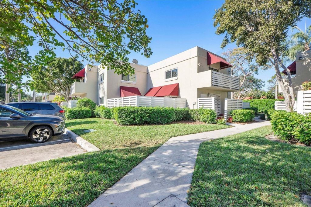 565 NW 98th Avenue, Unit 565, Plantation, FL 33324 Photo