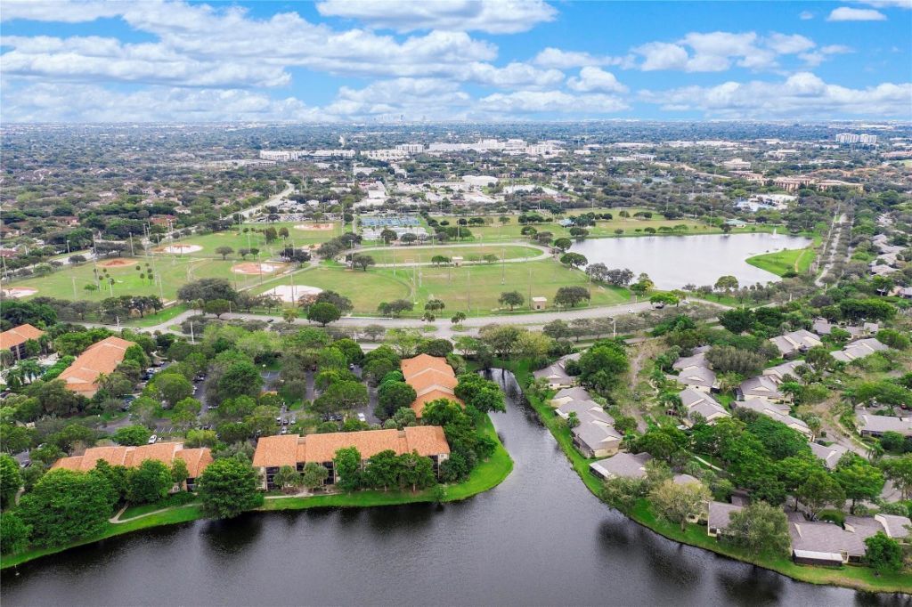 565 NW 98th Avenue, Unit 565, Plantation, FL 33324 Photo