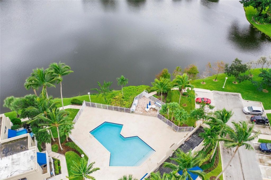 565 NW 98th Avenue, Unit 565, Plantation, FL 33324 Photo