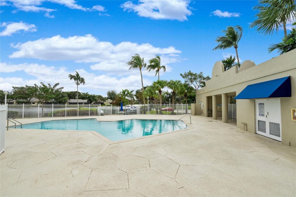 565 NW 98th Avenue, Unit 565, Plantation, FL 33324 Photo