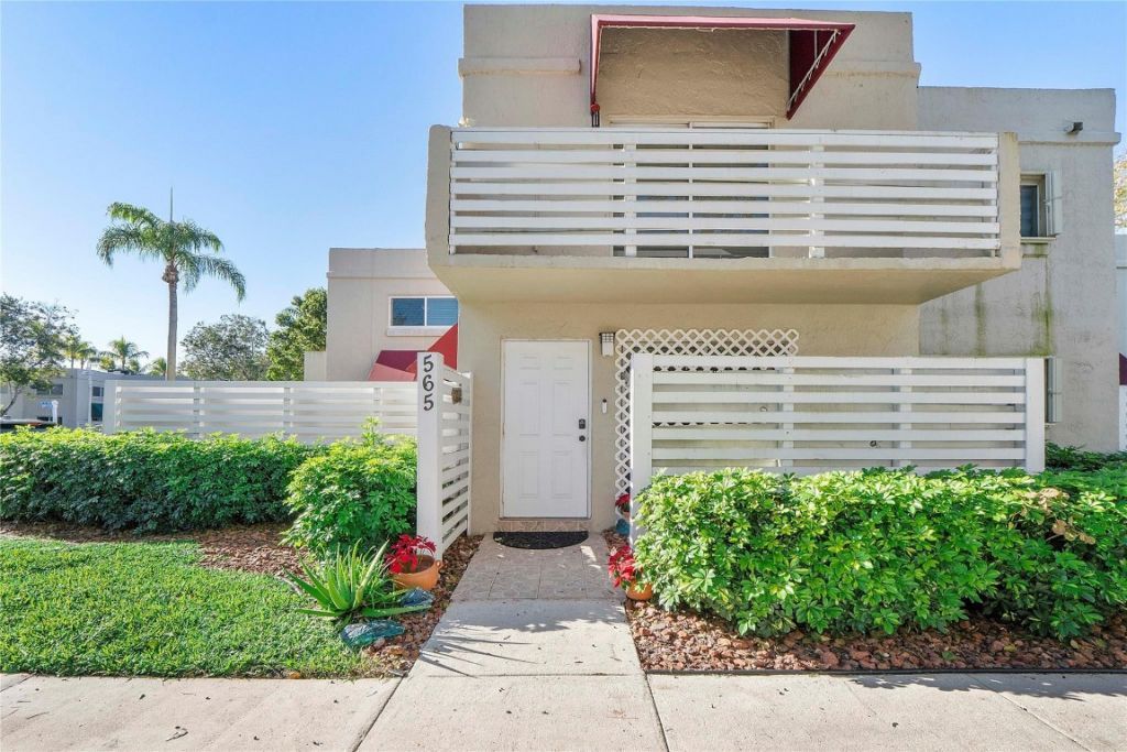 565 NW 98th Avenue, Unit 565, Plantation, FL 33324 Photo