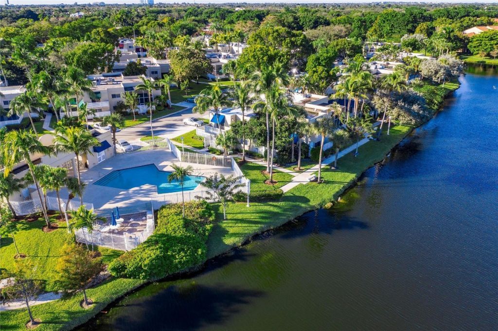 565 NW 98th Avenue, Unit 565, Plantation, FL 33324 Photo