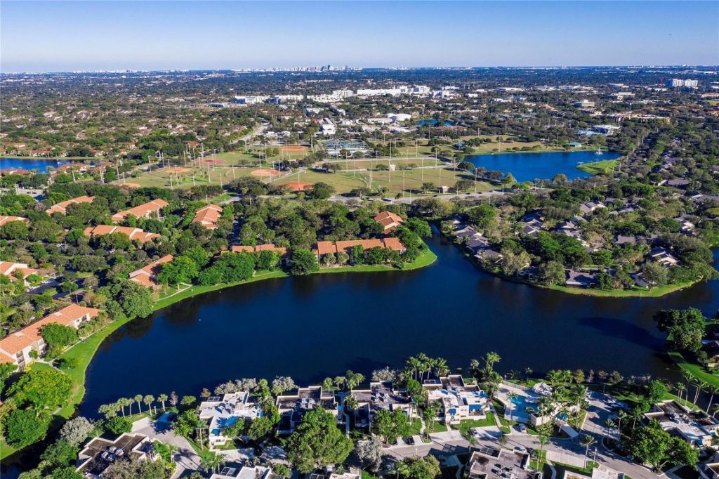 565 NW 98th Avenue, Unit 565, Plantation, FL 33324 Photo