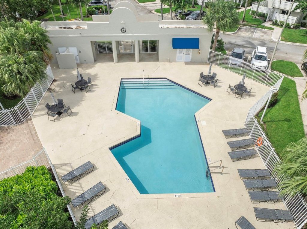 565 NW 98th Avenue, Unit 565, Plantation, FL 33324 Photo