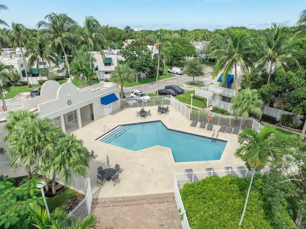 565 NW 98th Avenue, Unit 565, Plantation, FL 33324 Photo