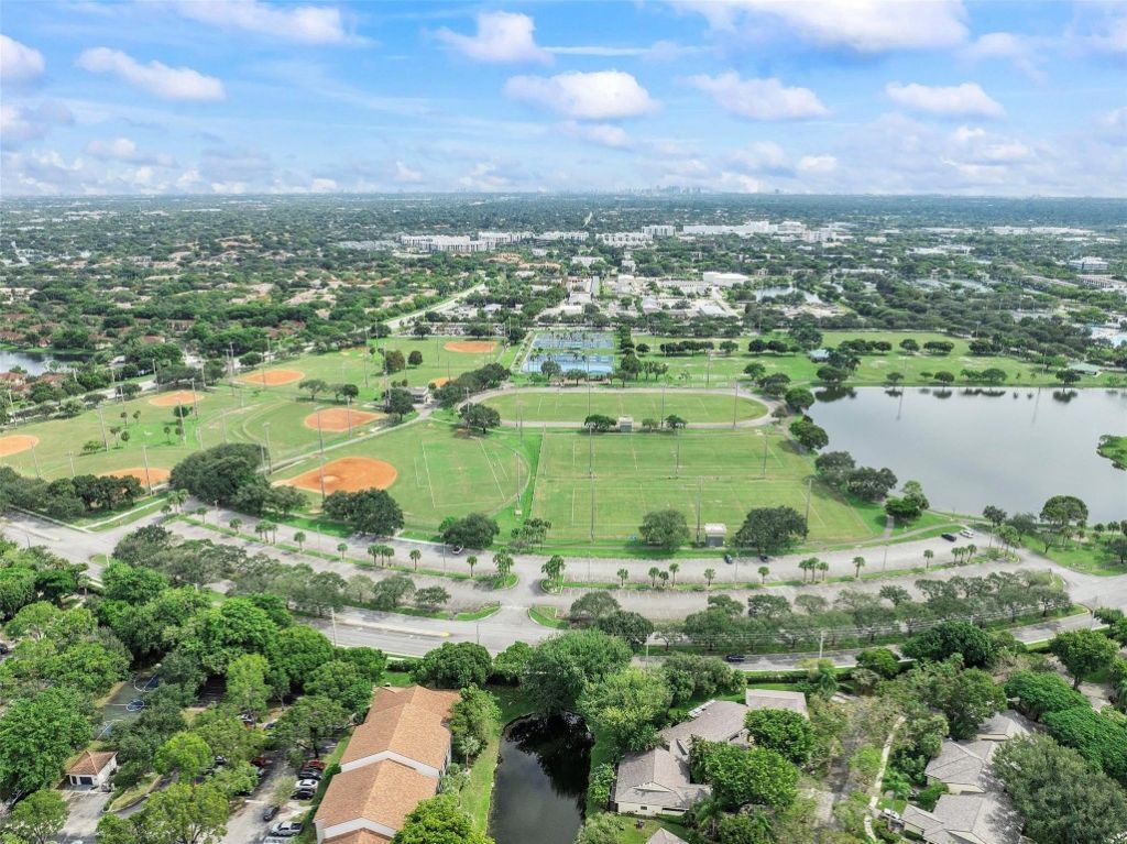 565 NW 98th Avenue, Unit 565, Plantation, FL 33324 Photo