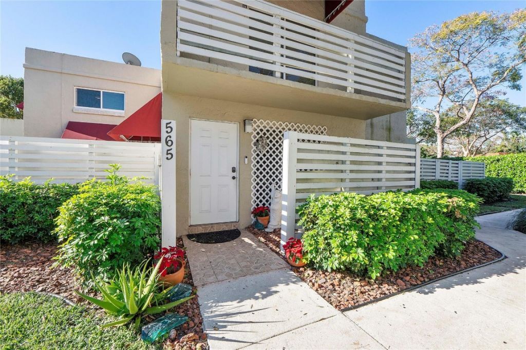 565 NW 98th Avenue, Unit 565, Plantation, FL 33324 Photo