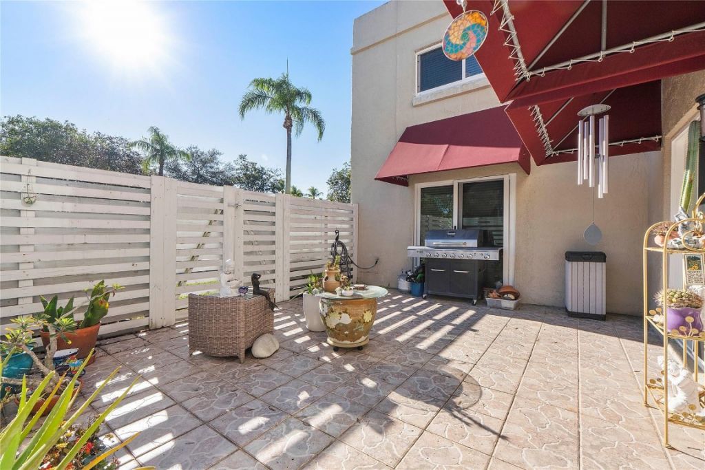 565 NW 98th Avenue, Unit 565, Plantation, FL 33324 Photo