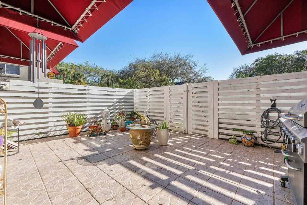 565 NW 98th Avenue, Unit 565, Plantation, FL 33324 Photo