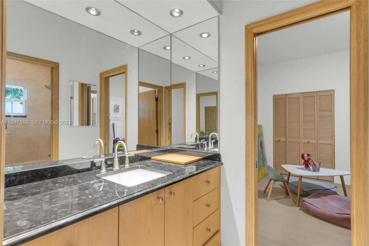 5794 SW 76th Ter, South Miami, FL 33143 Photo