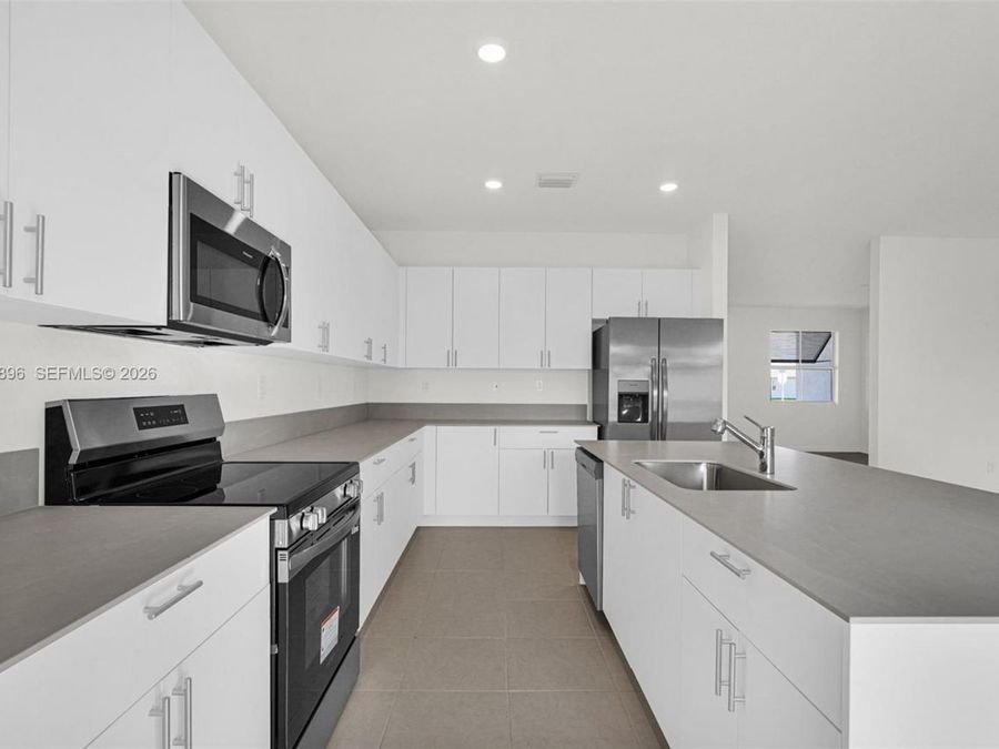 Property Image 100