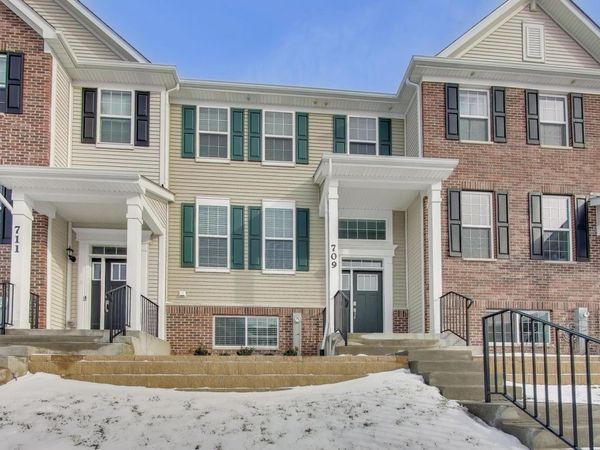 709 Neubauer Circle, Lindenhurst, IL 60046