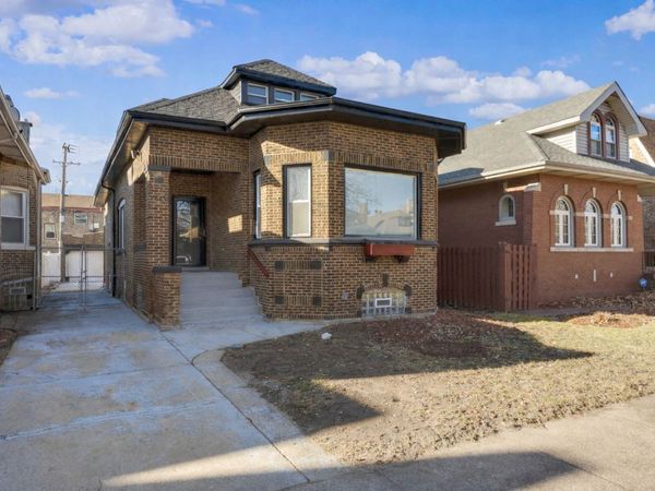 8250 S Rhodes Avenue, Chicago, IL 60619