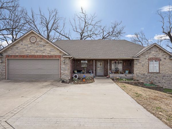 2850 Harber Oaks Loop, Grove, OK 74344