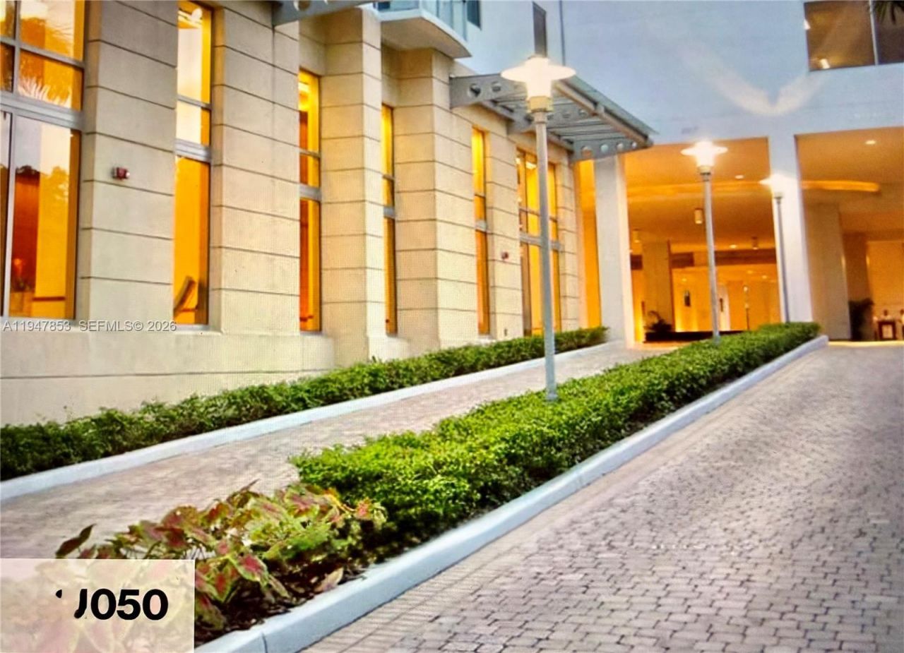 1050 Brickell Ave , Unit 1816, Miami, FL 33131 Photo