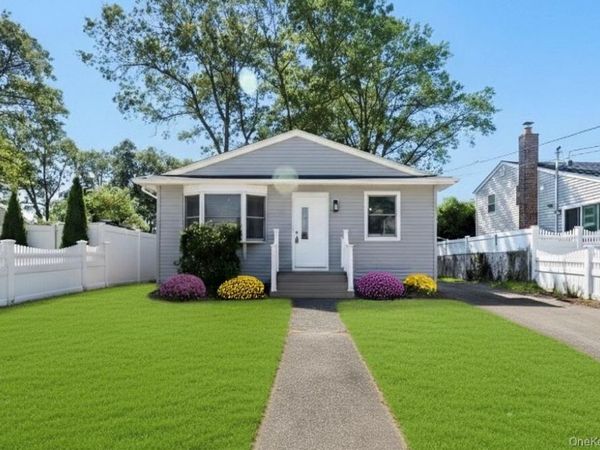 792 Glendale Road, West Babylon, NY 11704