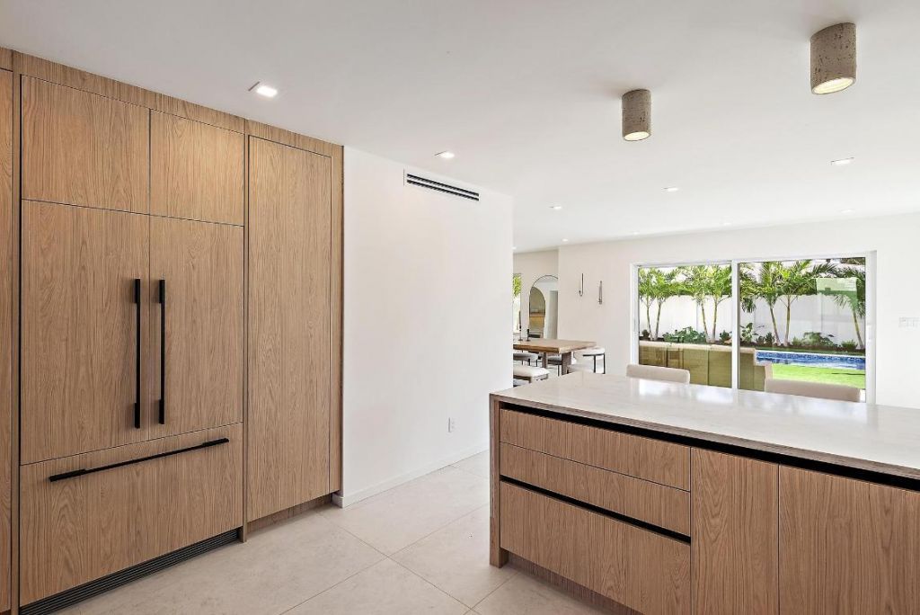 107 Sandal Lane, Unit 1, Palm Beach Shores, FL 33404 Photo