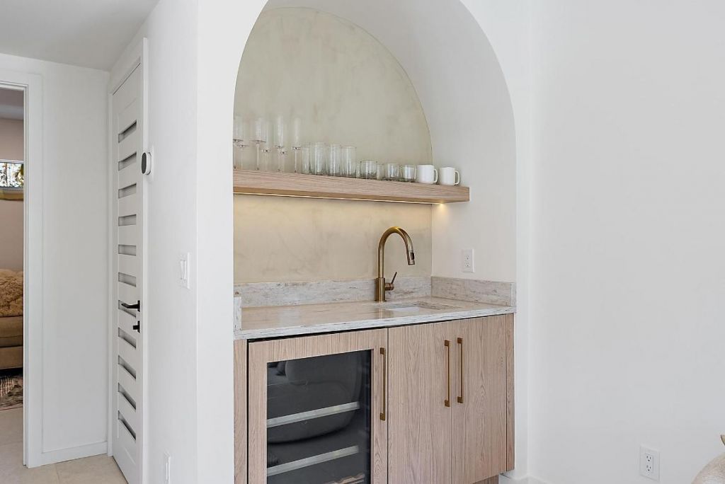 107 Sandal Lane, Unit 1, Palm Beach Shores, FL 33404 Photo