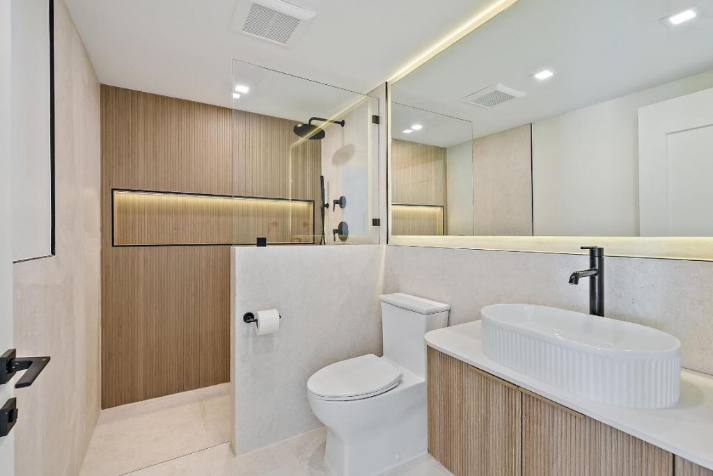 107 Sandal Lane, Unit 1, Palm Beach Shores, FL 33404 Photo