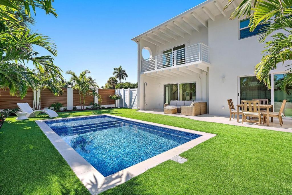 107 Sandal Lane, Unit 1, Palm Beach Shores, FL 33404 Photo