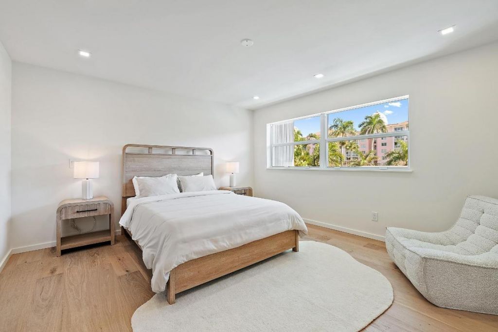 107 Sandal Lane, Unit 1, Palm Beach Shores, FL 33404 Photo