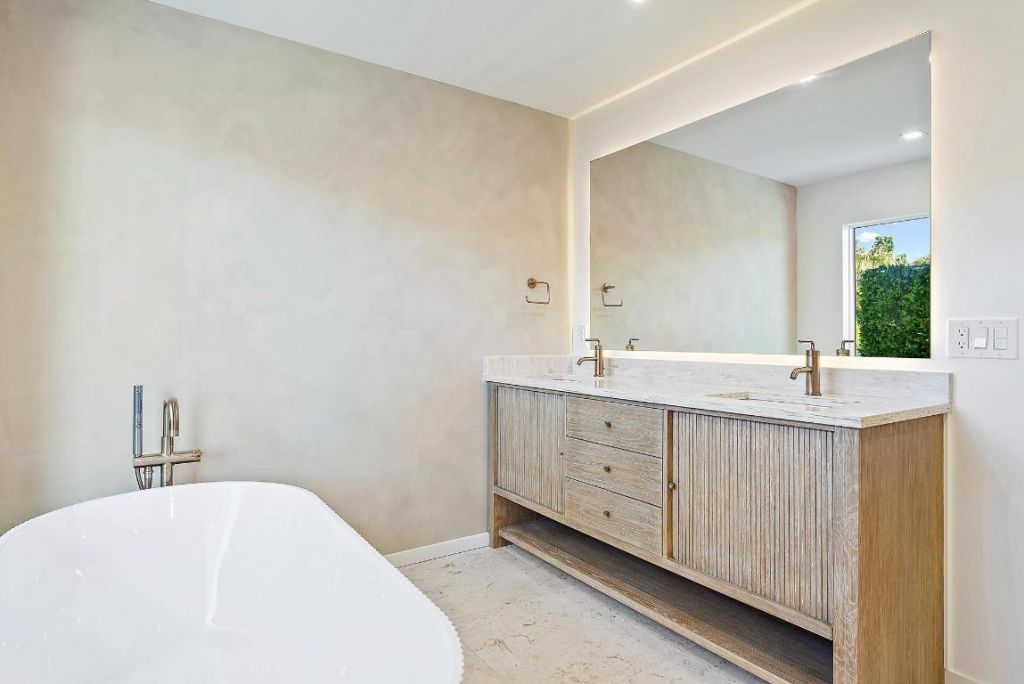 107 Sandal Lane, Unit 1, Palm Beach Shores, FL 33404 Photo